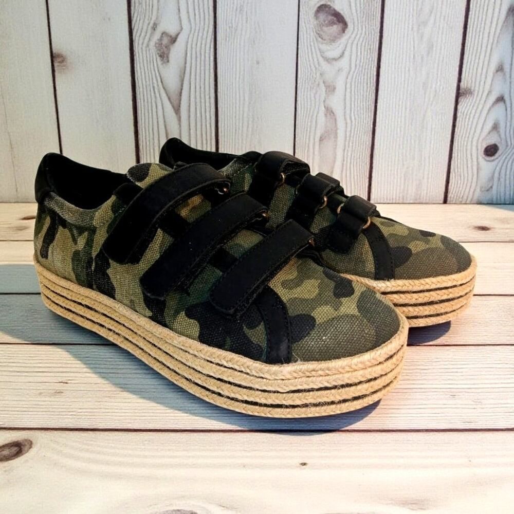 Mix No. 6 Womens Green Camo Platform Fashion Sneakers - Size 7M